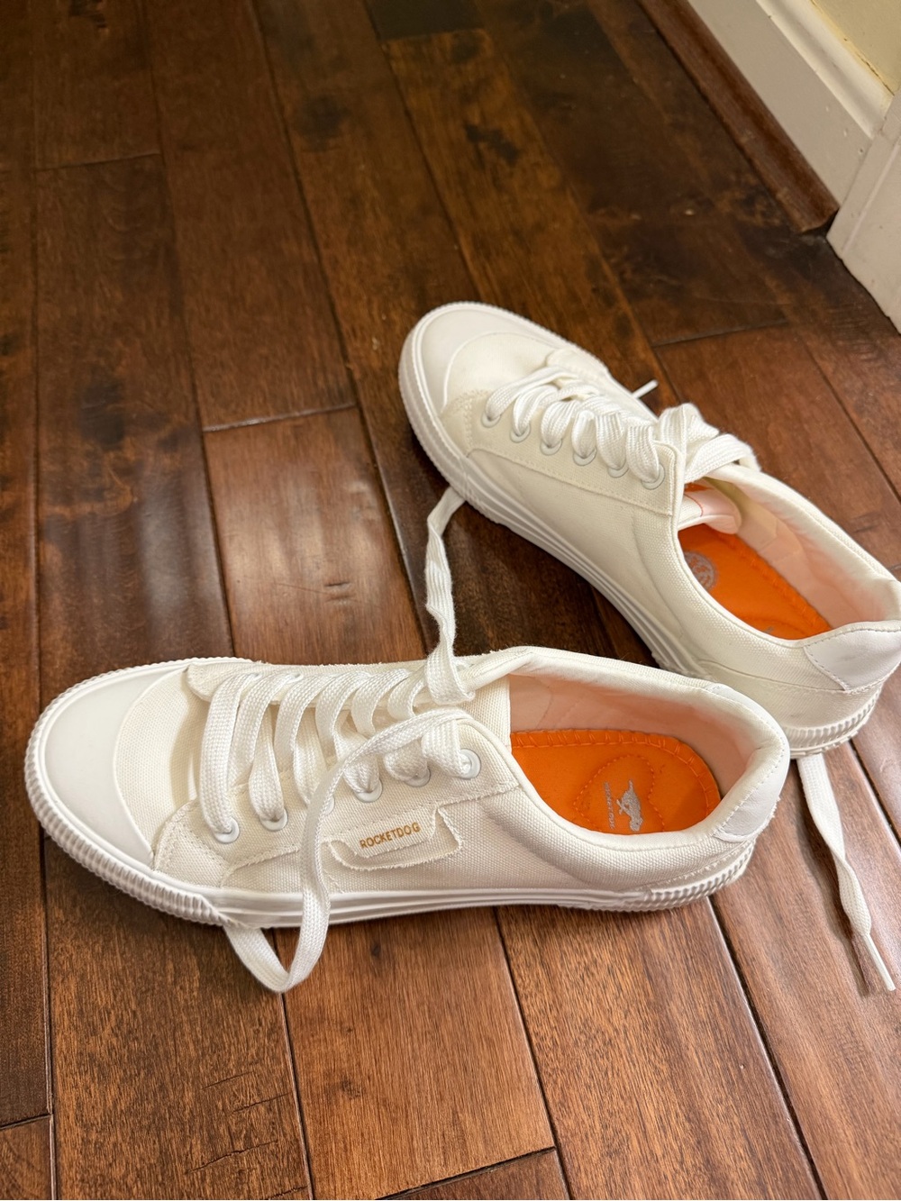 Rocket Dog Women’s Off-White Canvas Low-Top Sneakers